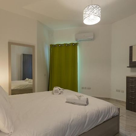 Ferienwohnung Sunny Penthouse Wterrace And Open Views St. Paul's Bay Exterior foto
